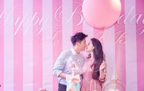 如今的布依族女性，自幼便与母亲学习刺绣技法，逐渐进入日常生活