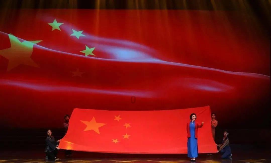 为啥「村超」等民间赛事这么火爆？游戏画面