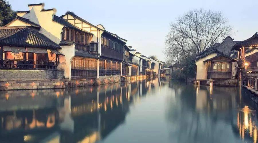 高铁从北京到广州2000多公里，一共需要多少电？看完开始计算！